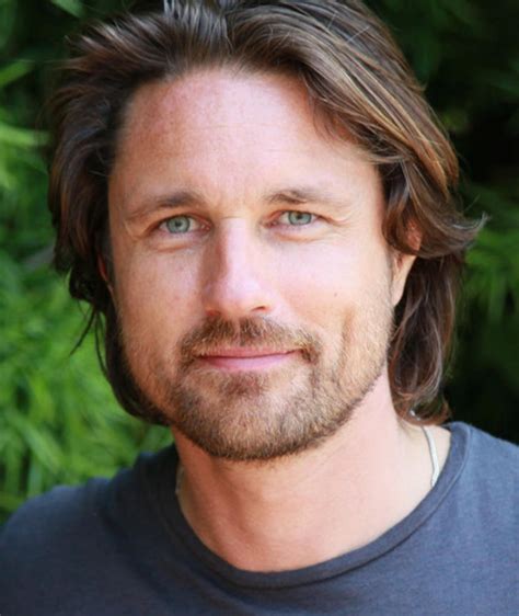 Martin Henderson: Achieving Hollywood Success Through Heartthrob Roles and Off-screen Charisma