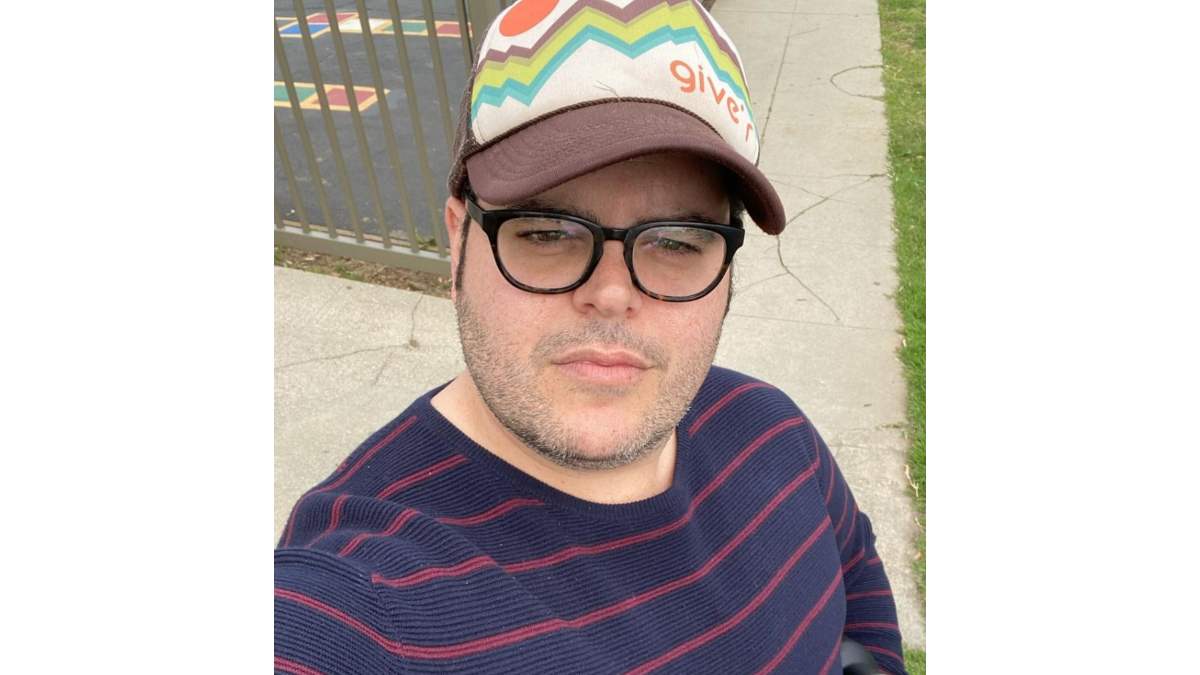 Josh Gad Wiki Biography, Age, Wife, Movies, Net Worth & more. - Celeb